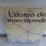 L’UOMO DEL MARCIAPIEDE